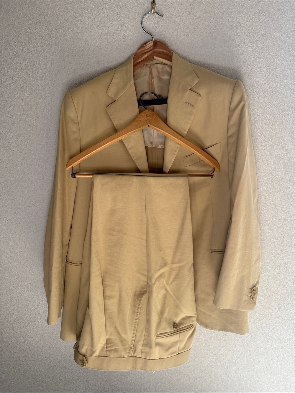 Men's Tan Cotton Isaia 2 Piece Suit, size 50 Italy, US 40, drop 7R